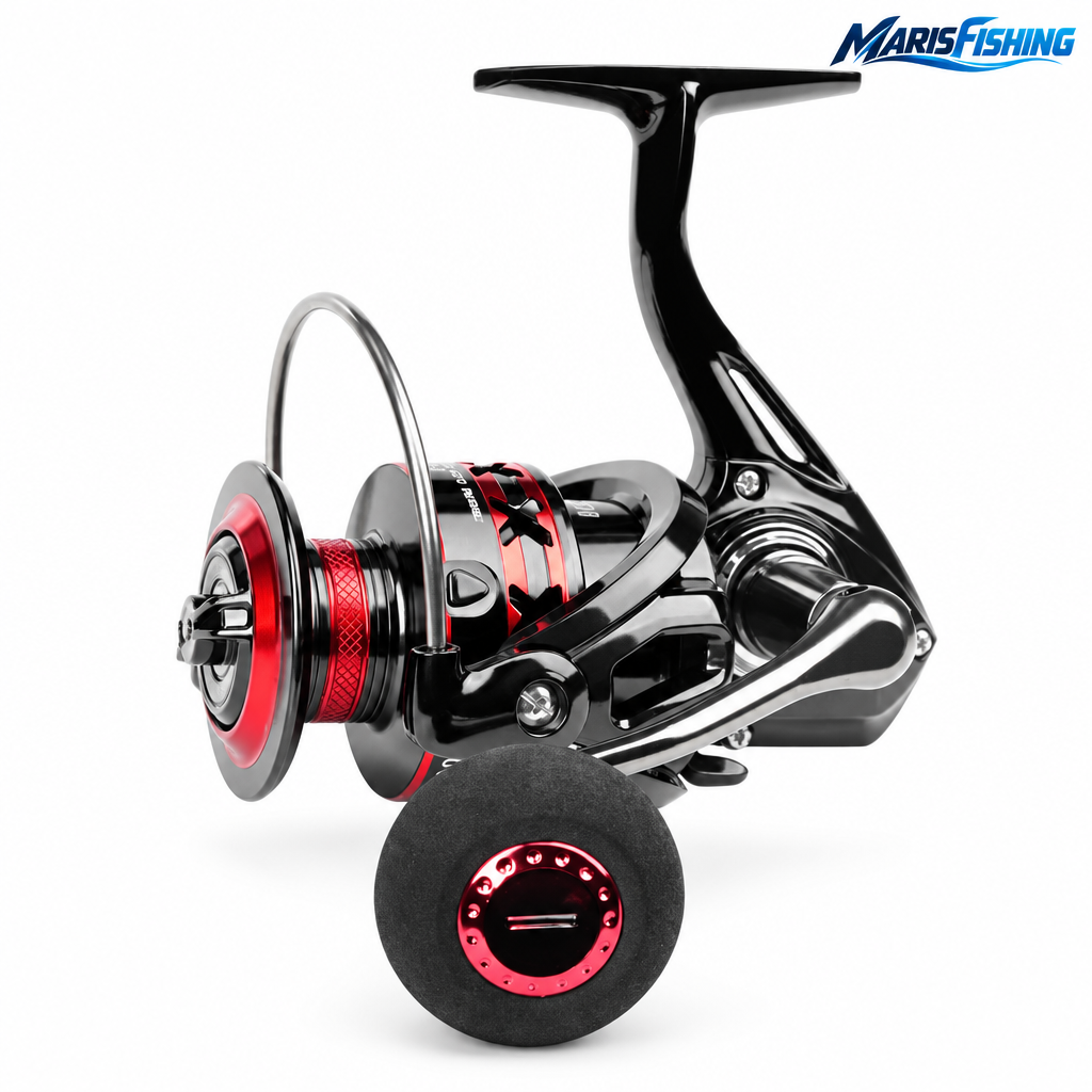 DEUKIO FS spinning reel centered on a clean white background with MarisFishing logo in the upper-right corner